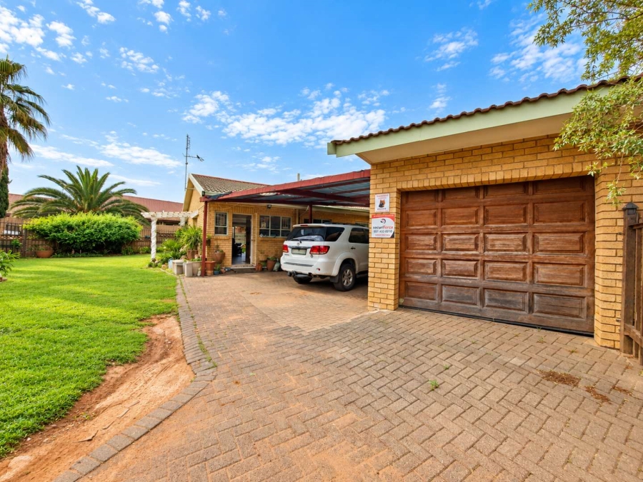 3 Bedroom Property for Sale in Uitsig Free State